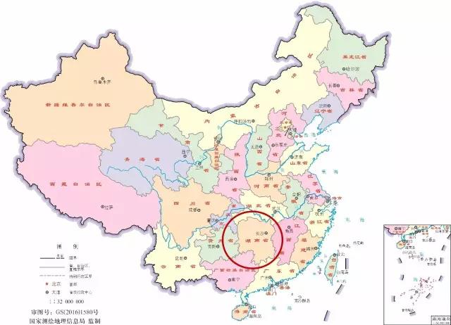 Ⅰ    湖南东南西三面环山    北面则是河网密布的洞庭湖水系及长江